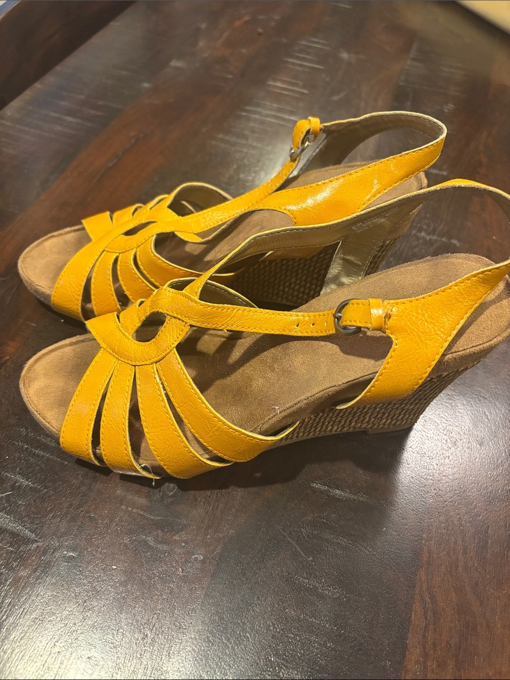 Aerosoles Mustard Yellow Strappy Wedge Sandals Size 8 Boho Comfort - Picture 3 of 6